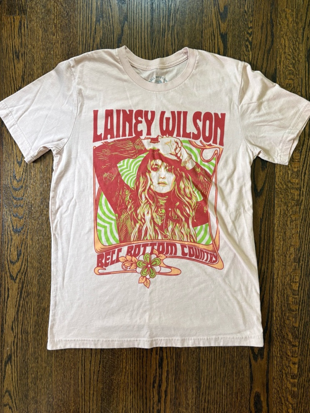 Lainey Wilson Bell Bottom Country T-Shirt Medium Pale Peach Graphic Tee